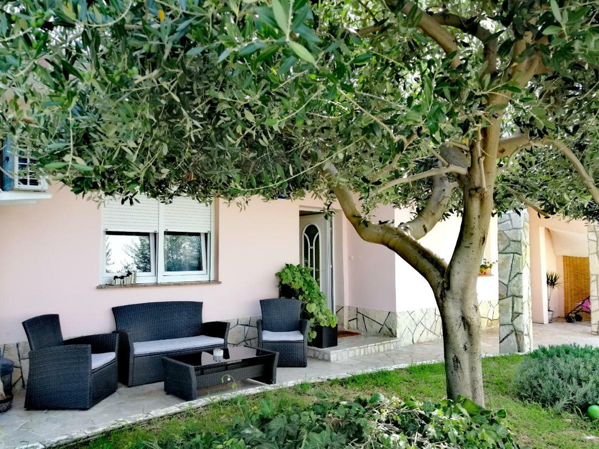 Apartmani Simon Lopar Buitenkant foto