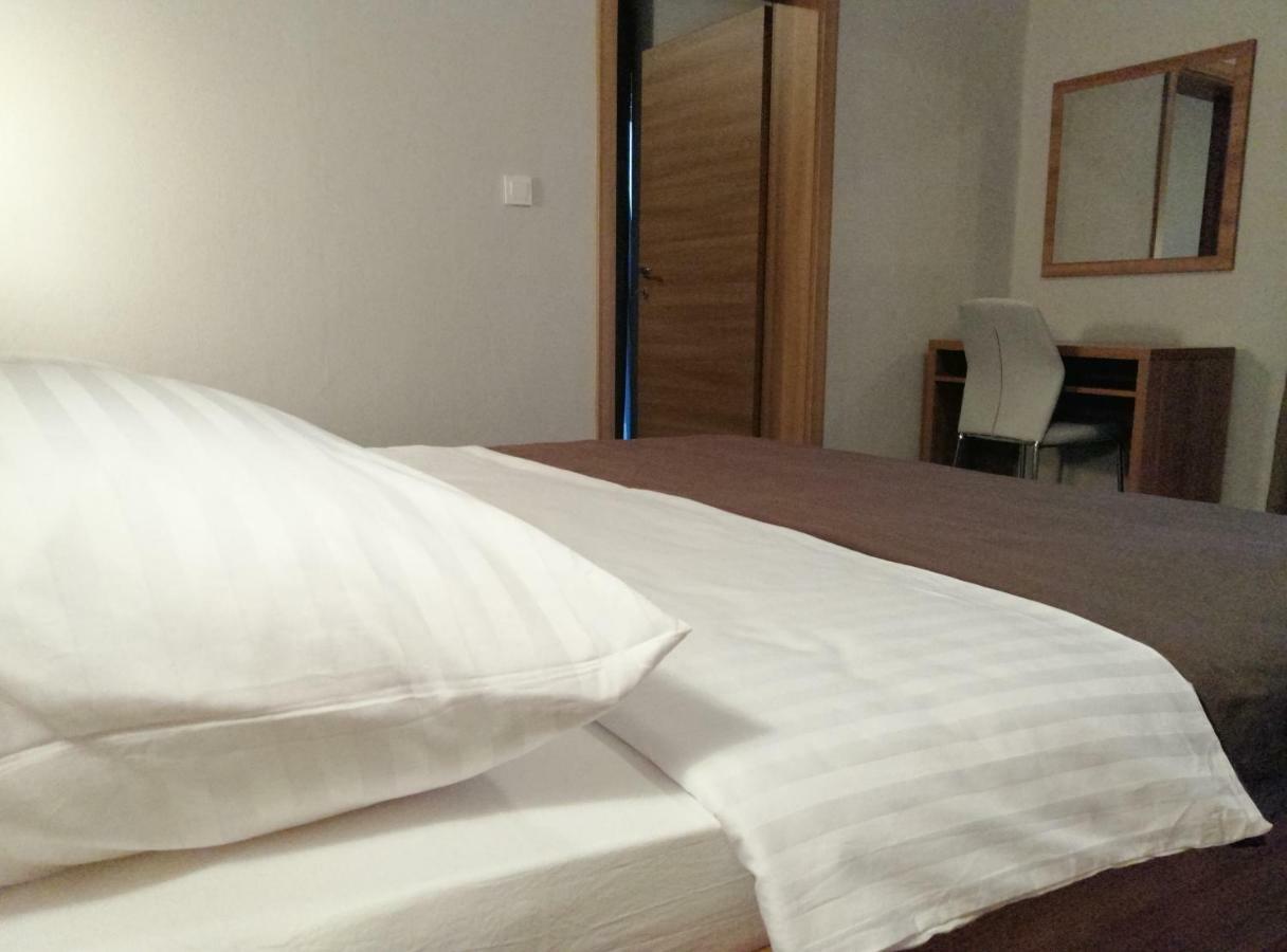 Apartmani Simon Lopar Buitenkant foto