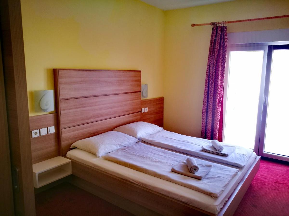 Apartmani Simon Lopar Buitenkant foto